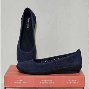 Easy Spirit Alessia, in dark blue. NIB Size 6